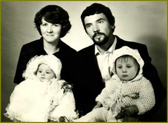 Tadeusz z żoną i dziećmi, Basią i Piotrkiem 